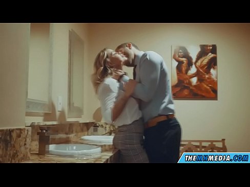 ❤️ Když vás na veřejných záchodcích svádí prsatá blondýna. ❤️ Porno video u nás cs.sexvideogif.ru ❤